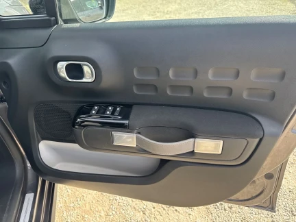 Vehicle Thumbnail 40