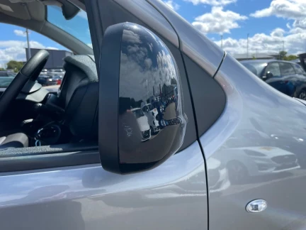 Vehicle Thumbnail 34