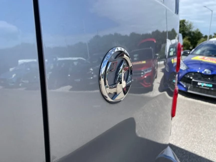 Vehicle Thumbnail 36