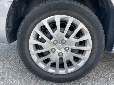 Vehicle Thumbnail 40