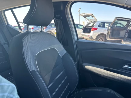 Vehicle Thumbnail 24