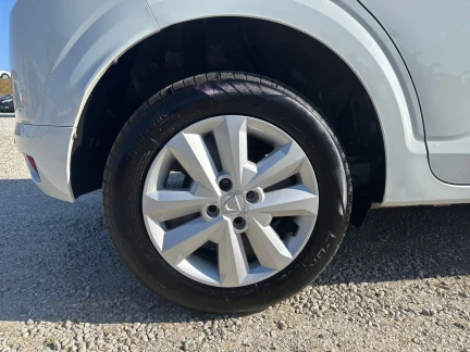 Vehicle Thumbnail 6