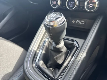 Vehicle Thumbnail 12