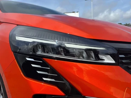 Vehicle Thumbnail 32