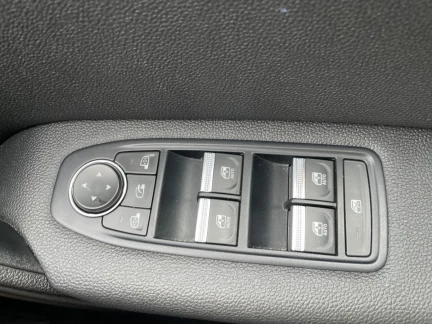 Vehicle Thumbnail 13
