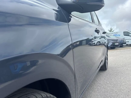 Vehicle Thumbnail 32