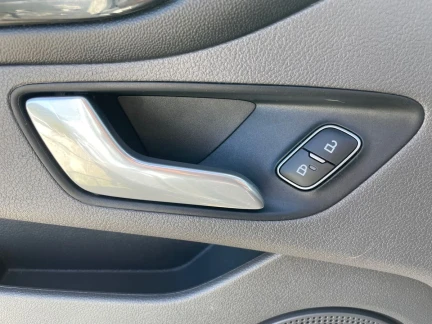 Vehicle Thumbnail 34