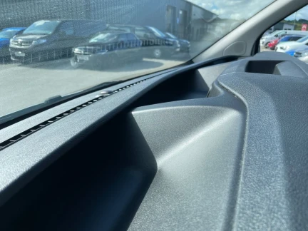 Vehicle Thumbnail 36