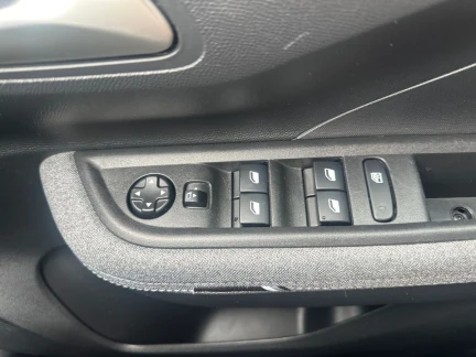 Vehicle Thumbnail 14