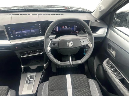 Vehicle Thumbnail 9
