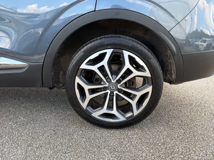Vehicle Thumbnail 6