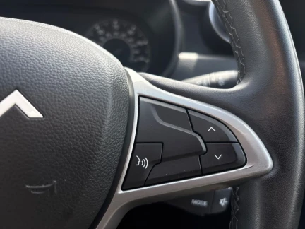 Vehicle Thumbnail 30