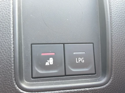 Vehicle Thumbnail 34