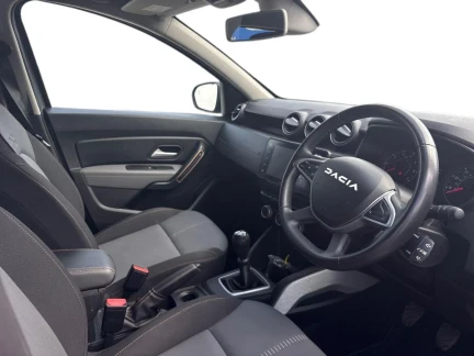 Vehicle Thumbnail 8