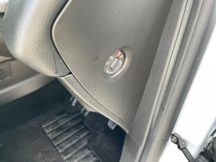 Vehicle Thumbnail 30