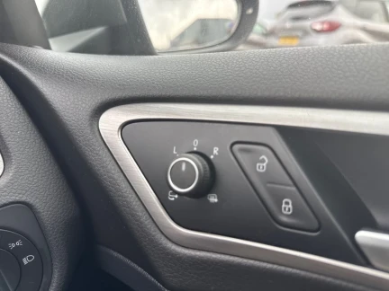 Vehicle Thumbnail 25
