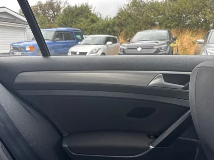 Vehicle Thumbnail 30