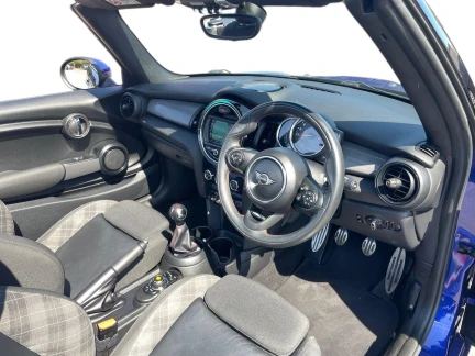 Vehicle Thumbnail 11