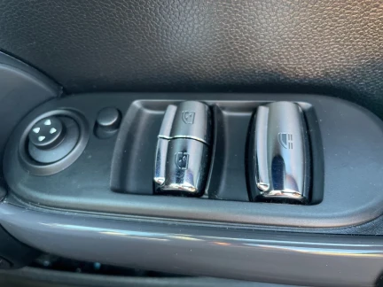 Vehicle Thumbnail 14