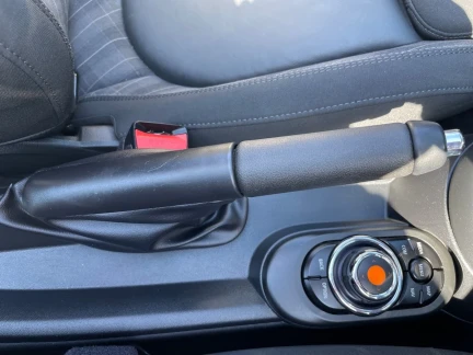 Vehicle Thumbnail 32