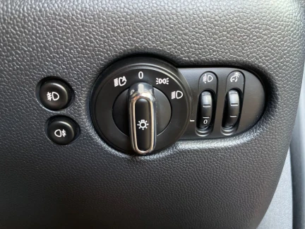 Vehicle Thumbnail 35