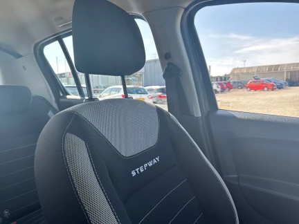 Vehicle Thumbnail 36