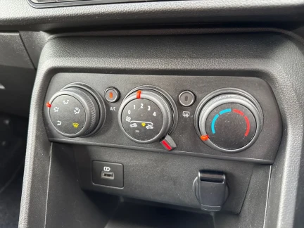 Vehicle Thumbnail 13