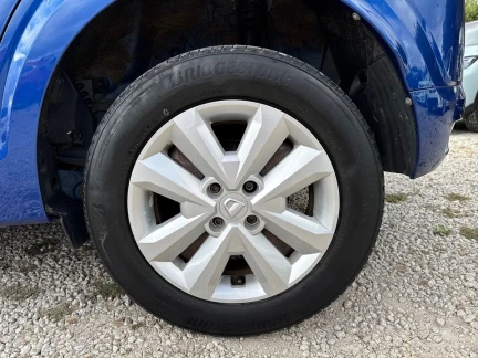 Vehicle Thumbnail 7