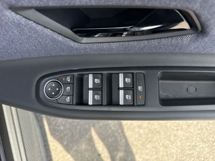 Vehicle Thumbnail 14