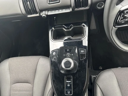 Vehicle Thumbnail 12