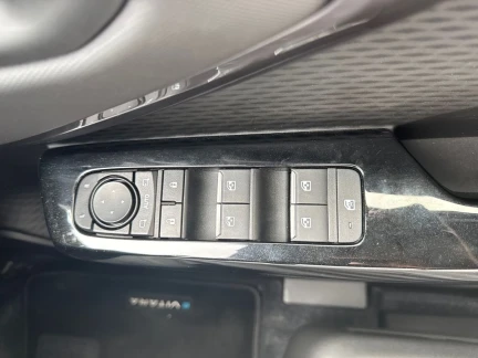 Vehicle Thumbnail 14