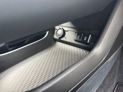 Vehicle Thumbnail 27