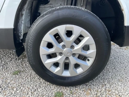 Vehicle Thumbnail 33