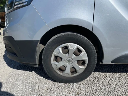 Vehicle Thumbnail 40