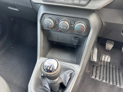Vehicle Thumbnail 11