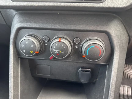 Vehicle Thumbnail 12