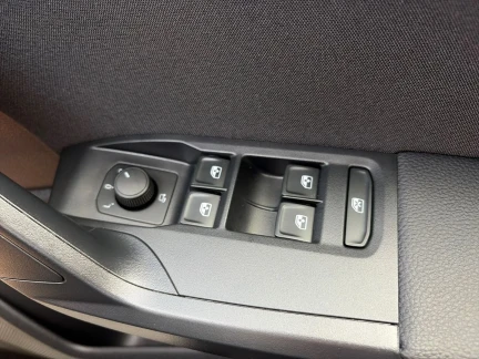 Vehicle Thumbnail 14