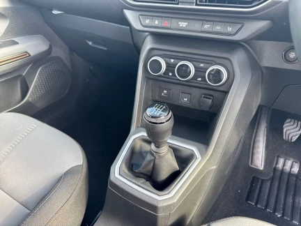 Vehicle Thumbnail 12