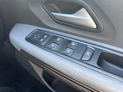 Vehicle Thumbnail 14
