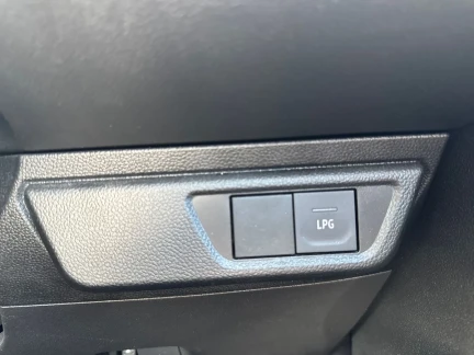 Vehicle Thumbnail 30
