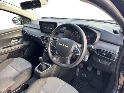 Vehicle Thumbnail 8