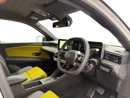 Vehicle Thumbnail 8