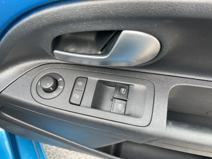 Vehicle Thumbnail 14
