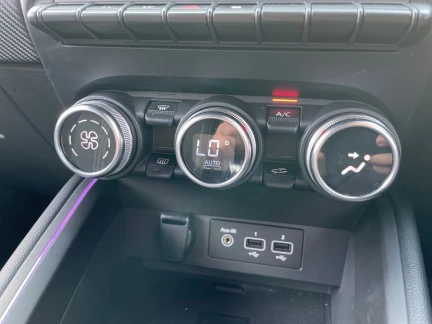 Vehicle Thumbnail 13