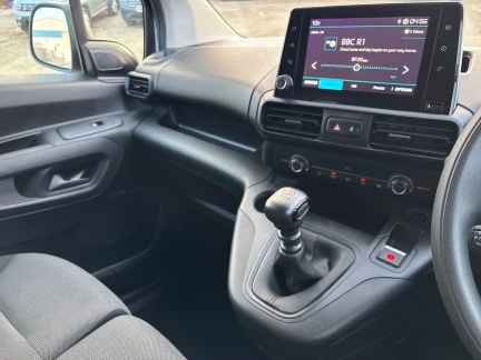 Vehicle Thumbnail 12