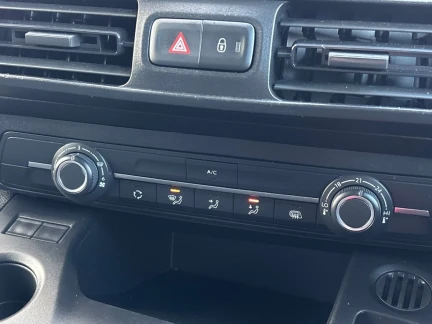 Vehicle Thumbnail 13