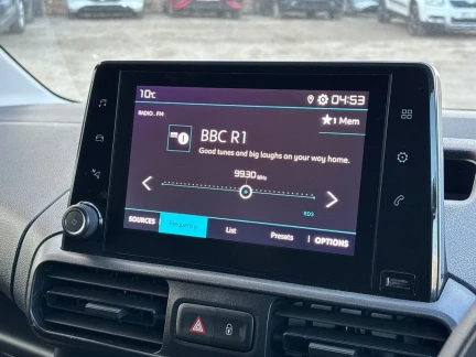 Vehicle Thumbnail 15