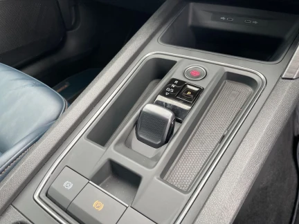 Vehicle Thumbnail 12
