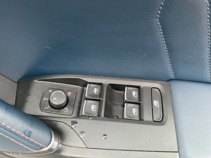 Vehicle Thumbnail 14