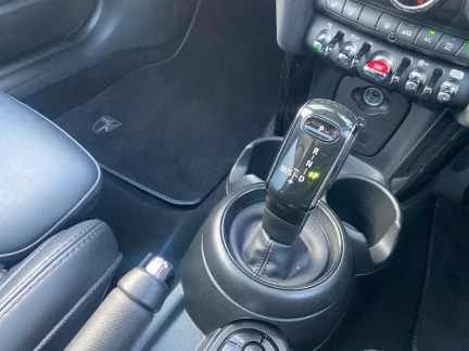 Vehicle Thumbnail 12